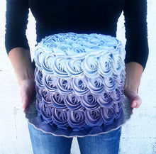 Cargar imagen en el visor de la galería, Ombre' Rosettes Cake